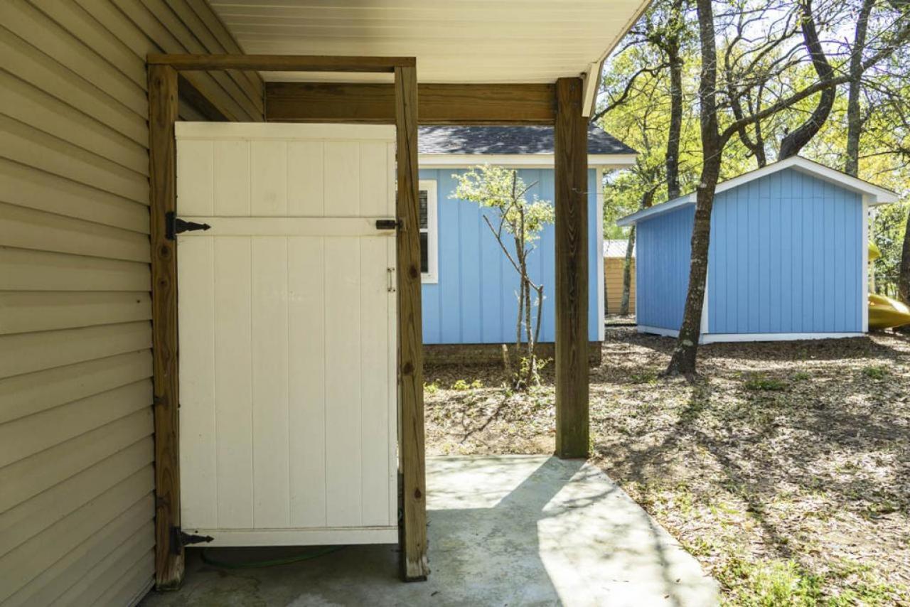 Island Delight By Oak Island Accommodations Exterior photo